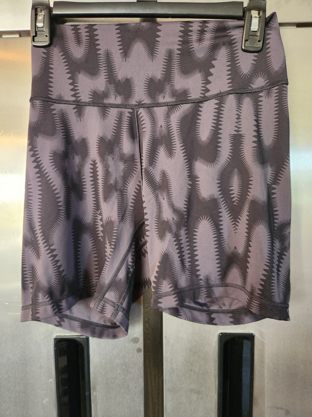 Adidas Womens Tight Fit Bike Shorts Size L | Gray Geometric Print